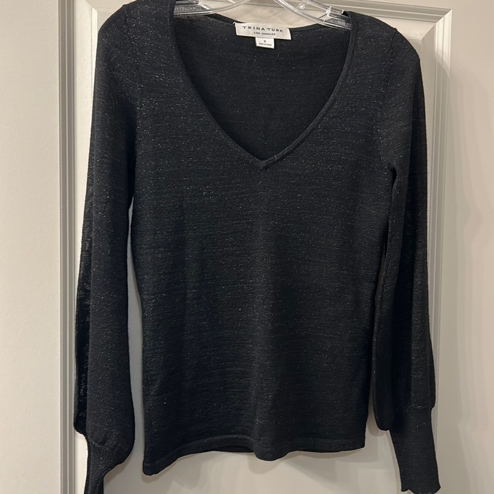 Trina Turk long sleeve light sweater size small